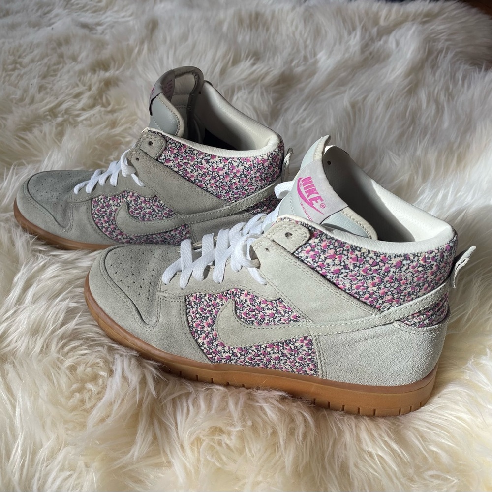 NIKE WMNS Dunk High Size 8 318714-601